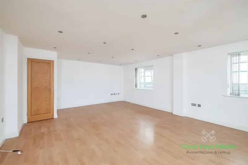 2 Bedroom Duplex Penthouse Apartment for Rent in Stoke
