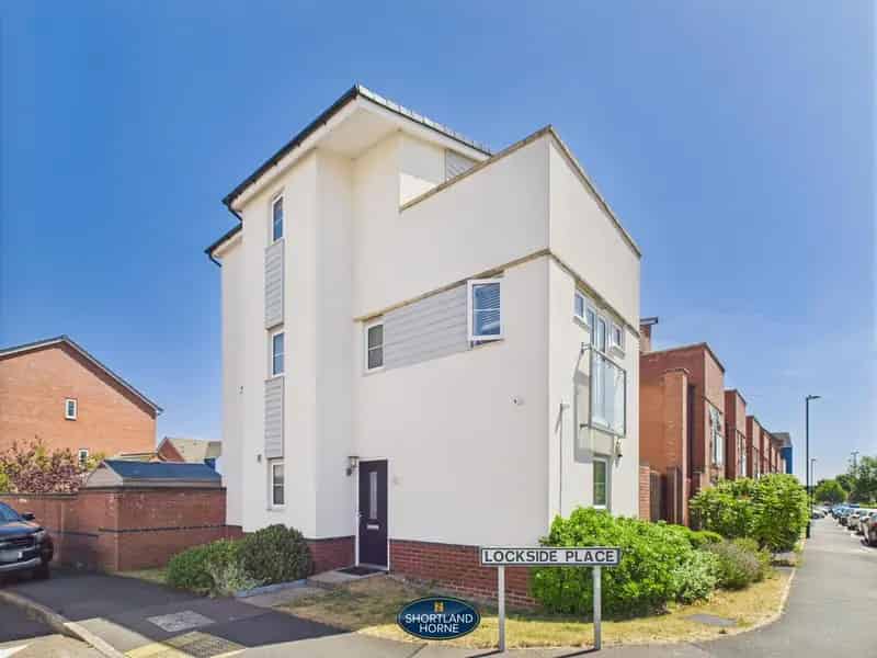 3 Bedroom Detached House to Rent - Canal Side Development