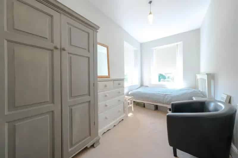 2 Bedroom Flat for Sale Clifton Allocated Parking Renovated Chain Free
