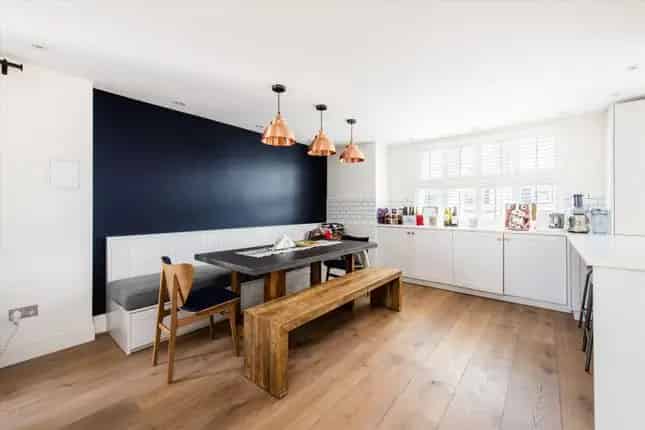 Hyde Park Square 4-Bedroom Apartment with Private Garden Views
