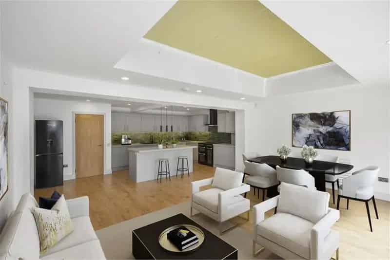5 Bedroom Detached House with 3 Bathrooms and Open Plan Living