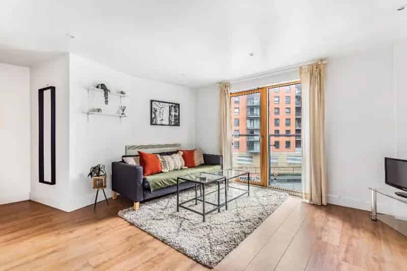 2 Bedroom Flat House to Rent in Leeds Dock