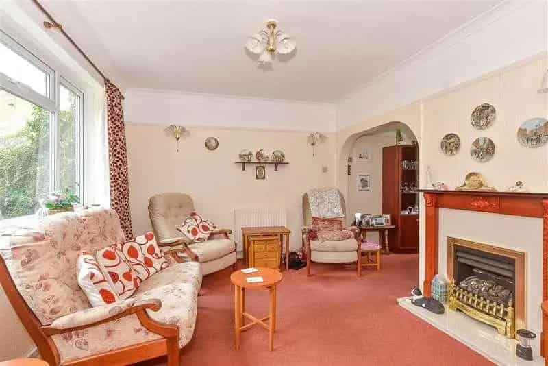 4 Bed House For Sale with Annexe and Large Garden