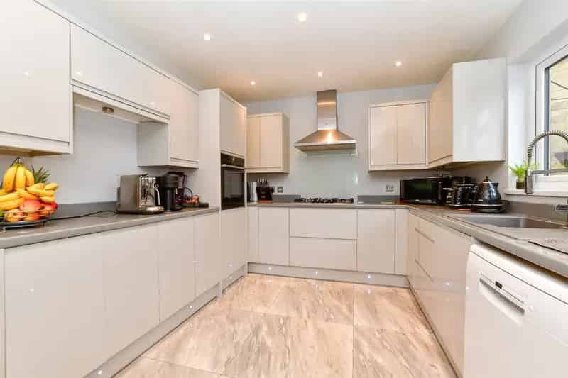4 Bedroom Semi Detached House for Sale KT18