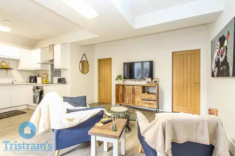 3 Bedroom Apartment Near NTU and UON