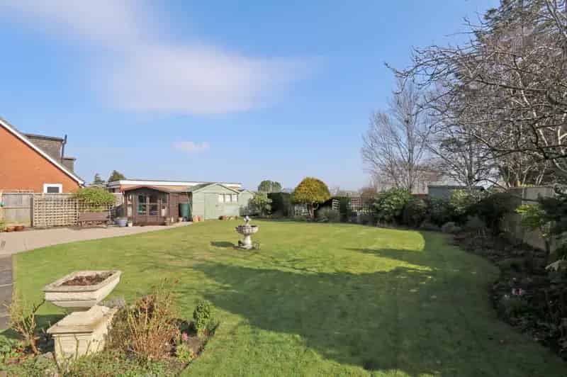 2 bed house for sale