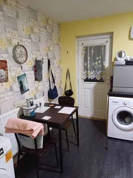 2 Bed Terrace House with Wet Room and Parking