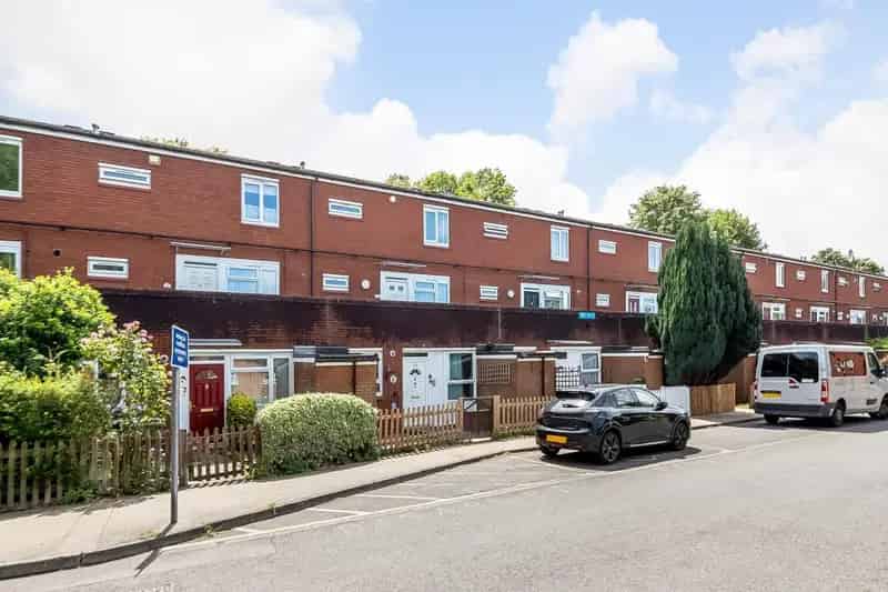 3 Bedroom Flat For Sale 961 SQ FT Near Lee Station