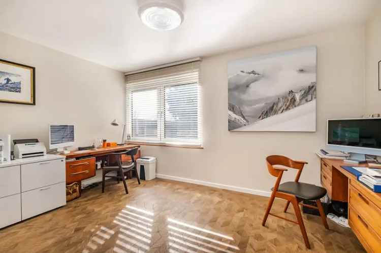 3 Bedroom Flat for Sale near Wimbledon Common