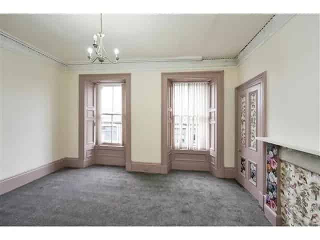 3 Bedroom Flat for Sale in Kilmarnock Town Centre - Auction