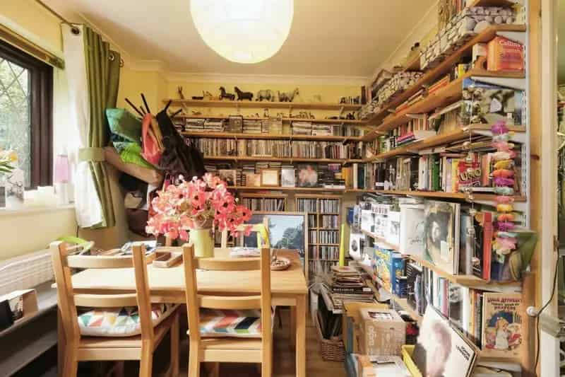 3 Bedroom Semi-Detached House with Garden and Parking