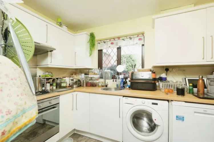 3 Bedroom Semi Detached House with Garden and Parking