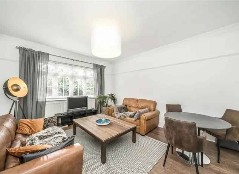 Spacious 34 Bedroom Flat 1440 Sq Ft South Facing Garden Refurbished No Chain
