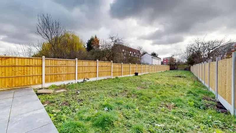 5 Bed House for Sale in London - Large Garden & Air Con