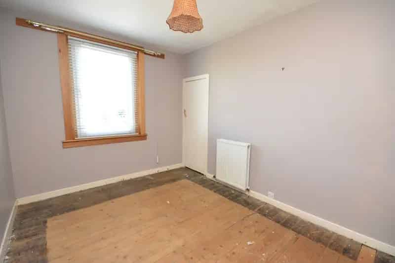 2-Bedroom Upper Cottage Flat with Ochil Hills Views