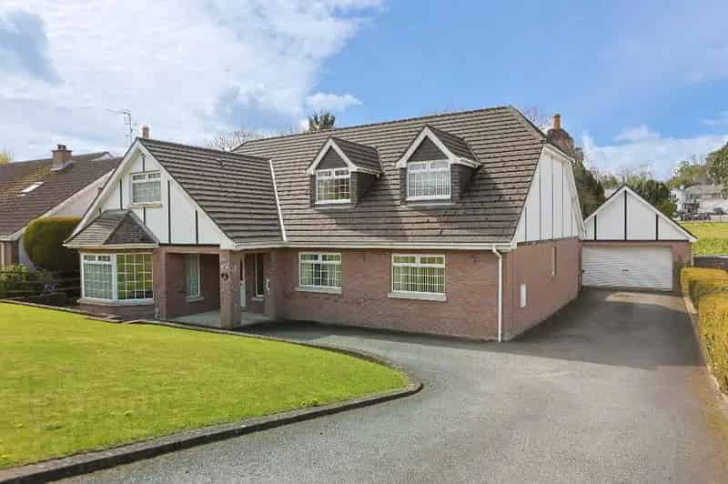 5 Bed 3 Bath Detached House with Beautiful Gardens and Double Garage