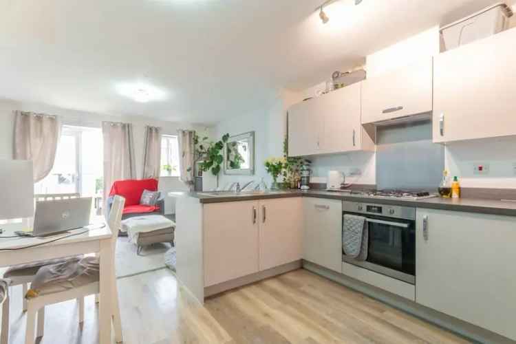 2 Bed Semi-Detached House with Garden and Parking