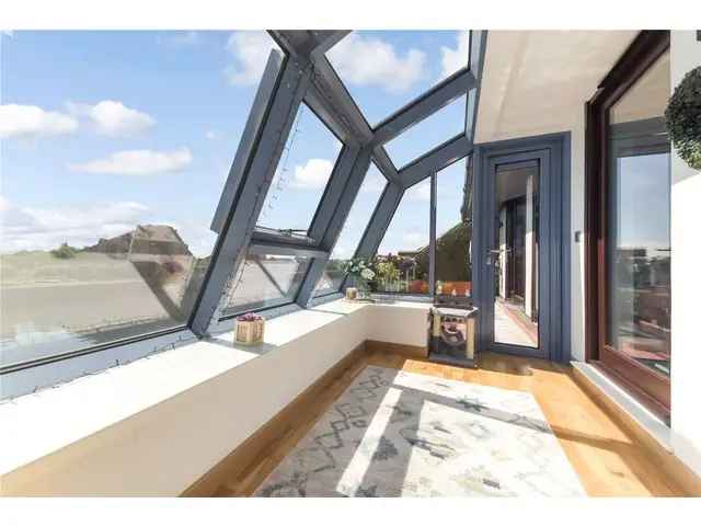 Luxury 2 Bedroom Flat for Sale in Glasgow's Lancefield Quay