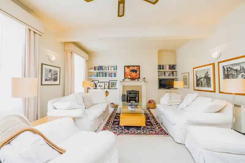 Charming 2-Bed Apartment in Cardiff City Centre