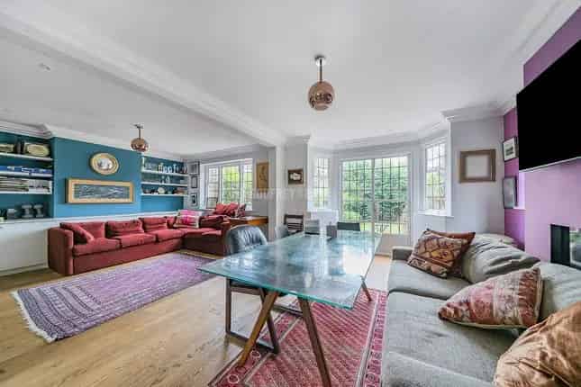 2 Bed Semi-Detached House Hampstead Garden Suburb