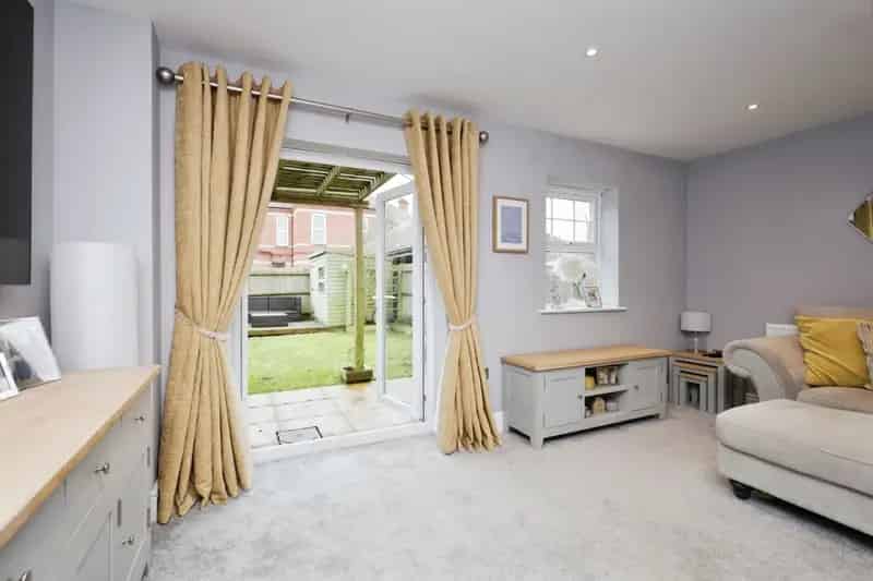 Stunning Four Bedroom Semi Detached House Roebuck Park