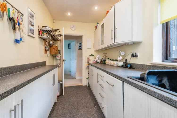 Detached Bungalow Holmfirth Valley Views 3 Bedrooms Garage