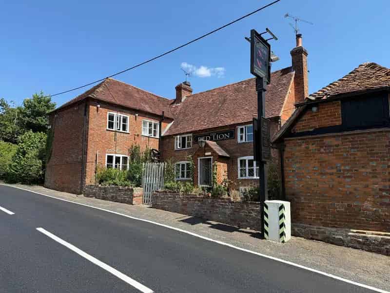 Freehold Pub with Extensive Garden and Ample Parking