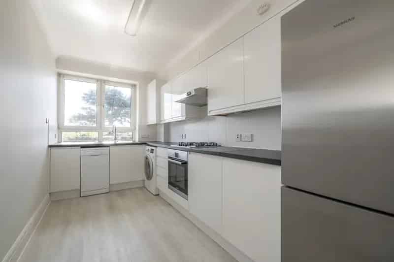 2 Bedroom Art Deco Apartment for Sale