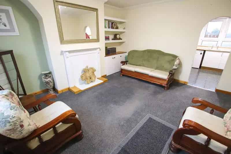 Spacious 2-Bedroom End-Terraced House in Huntly