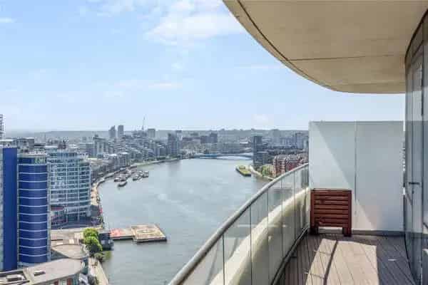Luxury London Apartment with Panoramic Views