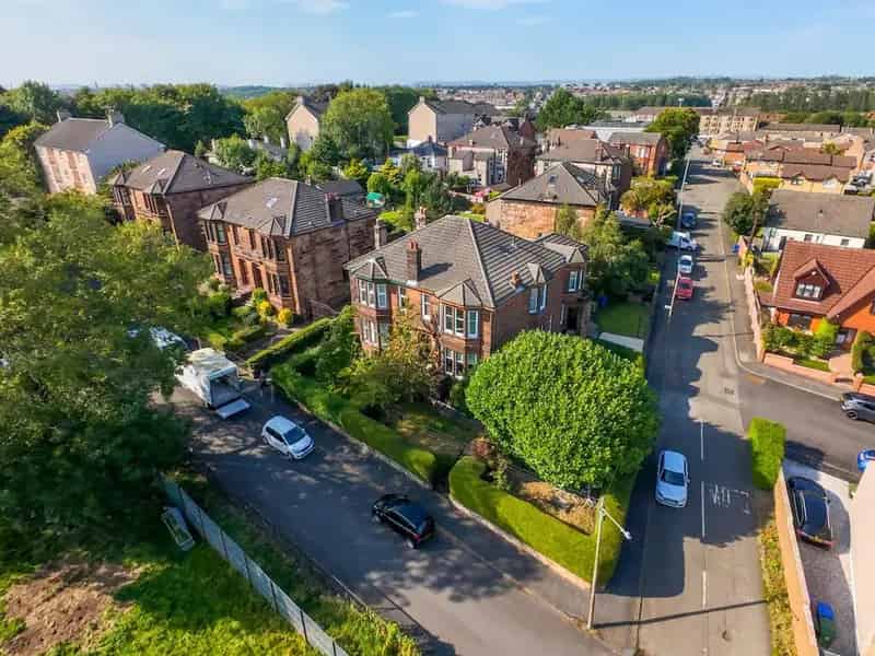 3 bedroom flat for sale