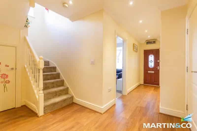 7 Bedroom Detached House For Sale