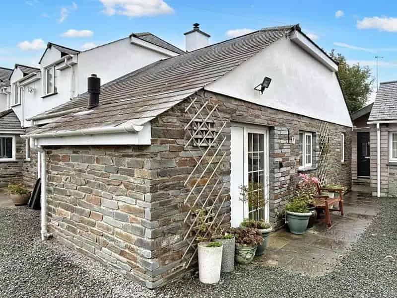 2 Bedroom End of Terrace House to Rent