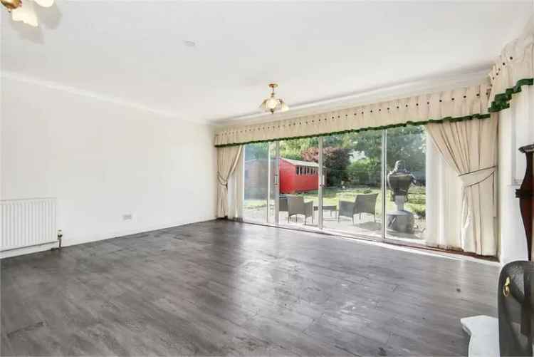 4 Bed House - Detached with 1 Reception Room