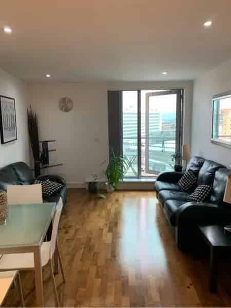 1 Bedroom Apartment Near Mailbox and New Street Station
