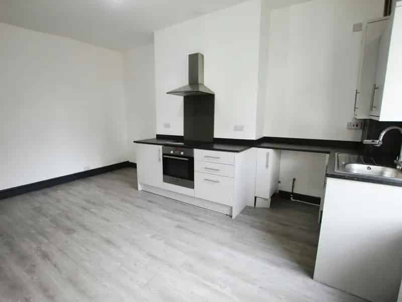 Spacious 2-Bed Newly Renovated Terrace House in Heckmondwike