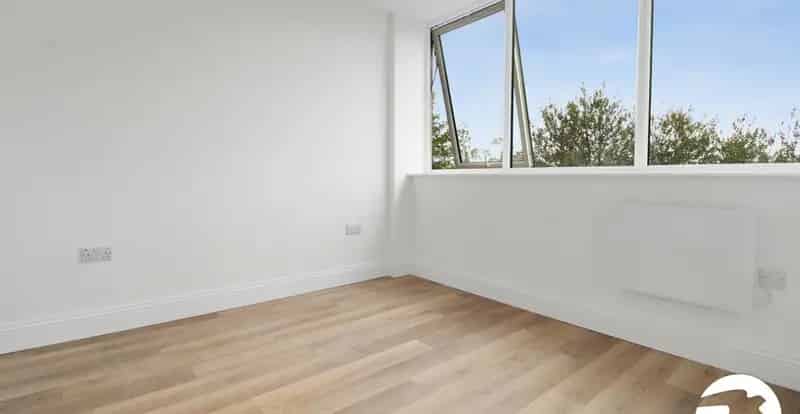 1 Bedroom Apartment Gravesend Trinity Point Modern Commuters Dream