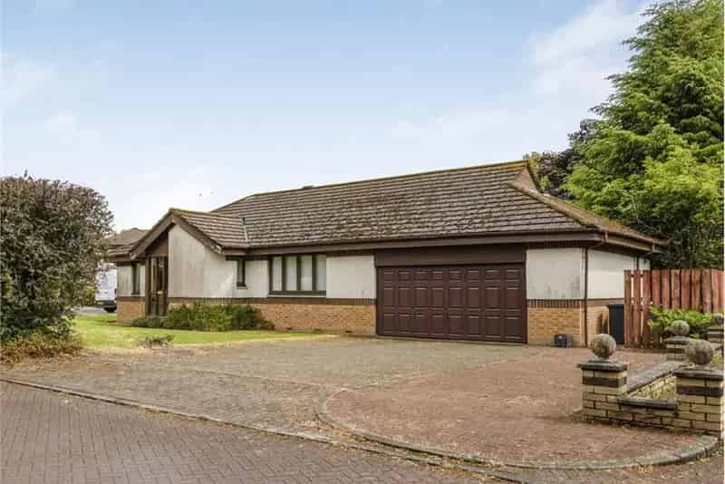 3 Bed Detached Bungalow Strathaven 2 Reception Rooms