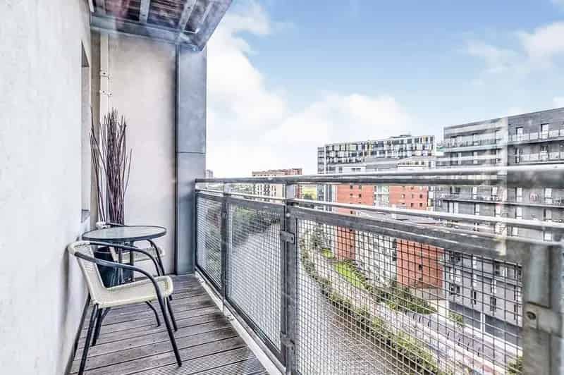2 Bed Flat for Sale Manchester M3 River Irwell Views