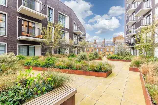 Flat for Sale in London W1T - Luxurious Apartment with Amenities