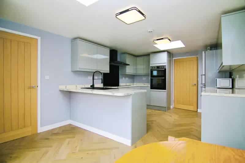 5 Bedroom House For Sale Near Amenities and Transport Links