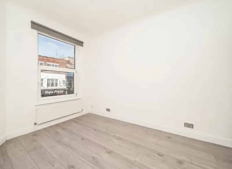 Stylish 2-Bed Apartment near River Thames East Twickenham