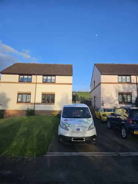 2 Bed Semi-Detached House with Garden and Driveway