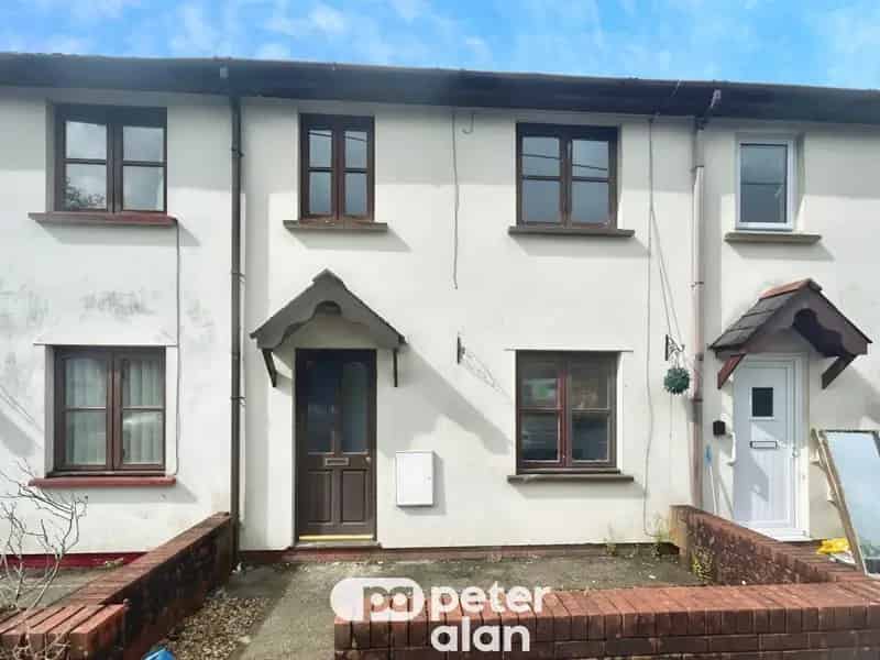 3 Bedroom Terraced House Near Transport Links
