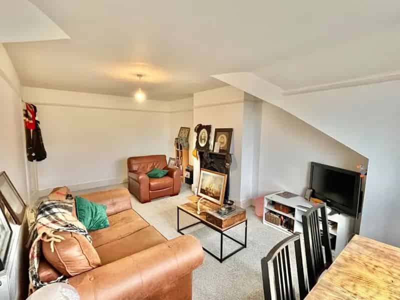 2 Bedroom Flat for Sale Sandgate Kent CT20