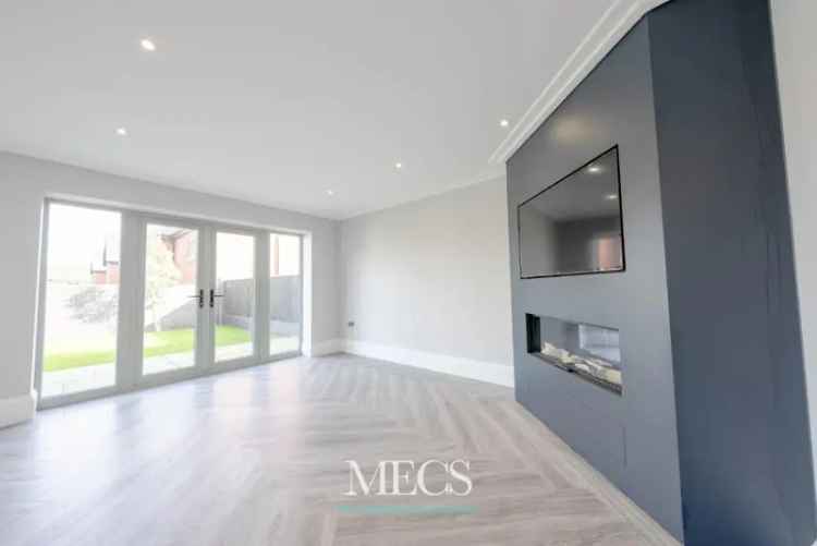 5 bedroom detached house
