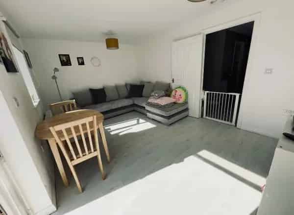 2 Bed House Garden Car Port Allocated Parking
