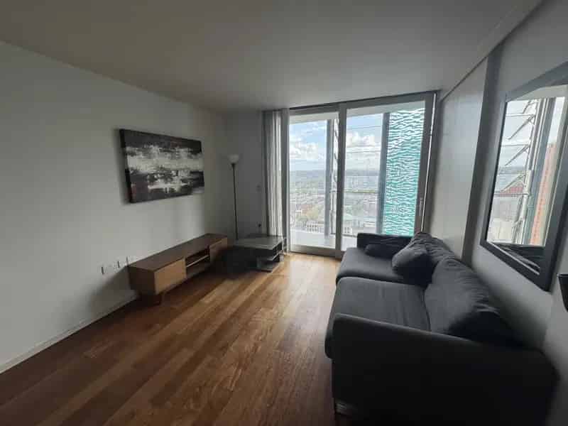 2 Bedroom Apartment with Concierge Zero Deposit Available