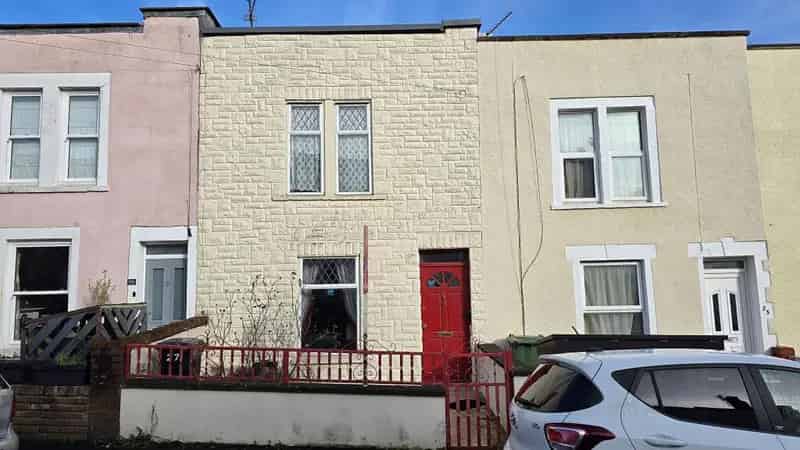 3 Bedroom Victorian Terrace House for Sale Near Gloucester Road
