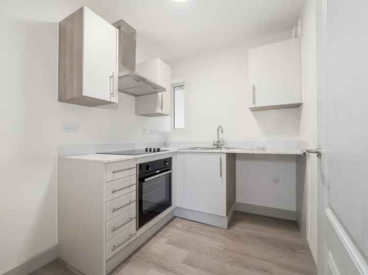 2 Bedroom Flat for Sale Near Leamington Spa Station